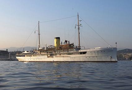 استغل الفرصة: يخت SS Delphine العامل بالبخار معروض للبيع